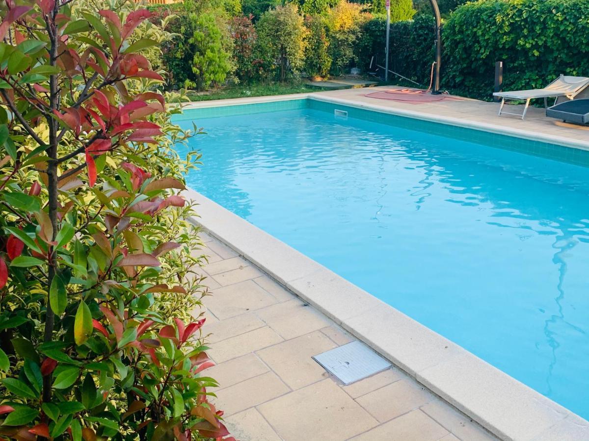 Charming Attic Apartment With Balcony & Swimming Pool Desenzano del Garda Luaran gambar