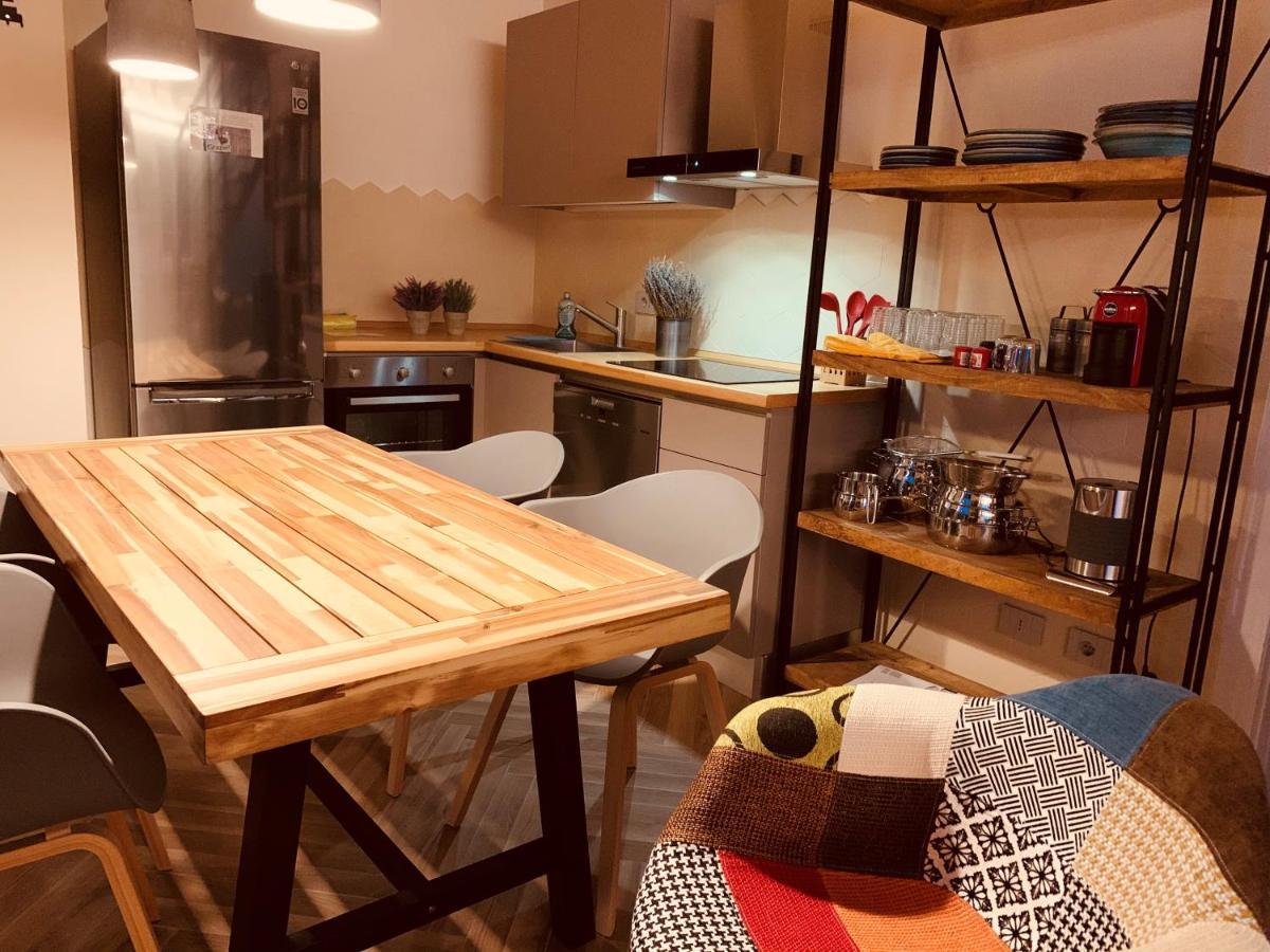 Charming Attic Apartment With Balcony & Swimming Pool Desenzano del Garda Luaran gambar