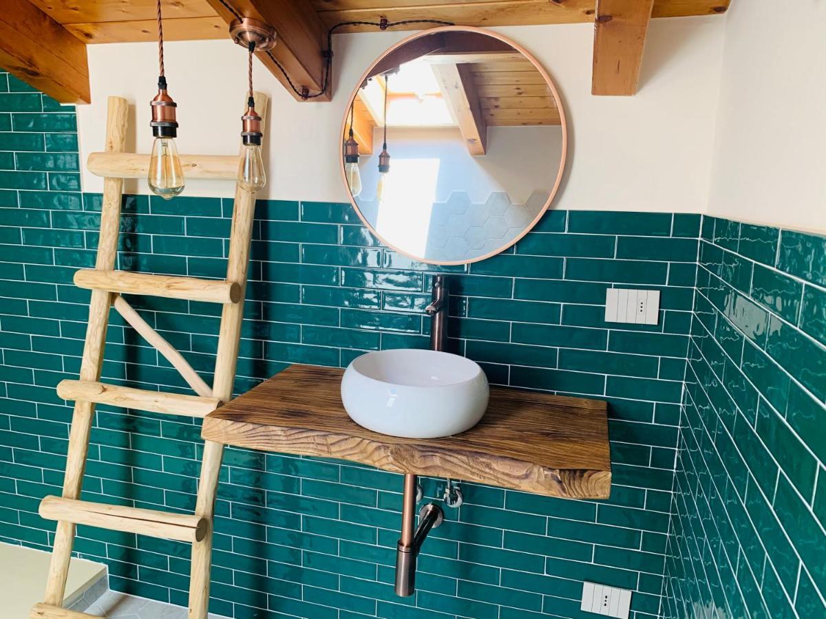Charming Attic Apartment With Balcony & Swimming Pool Desenzano del Garda Luaran gambar