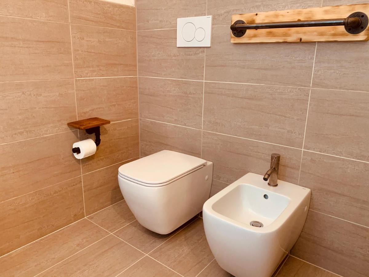 Charming Attic Apartment With Balcony & Swimming Pool Desenzano del Garda Luaran gambar