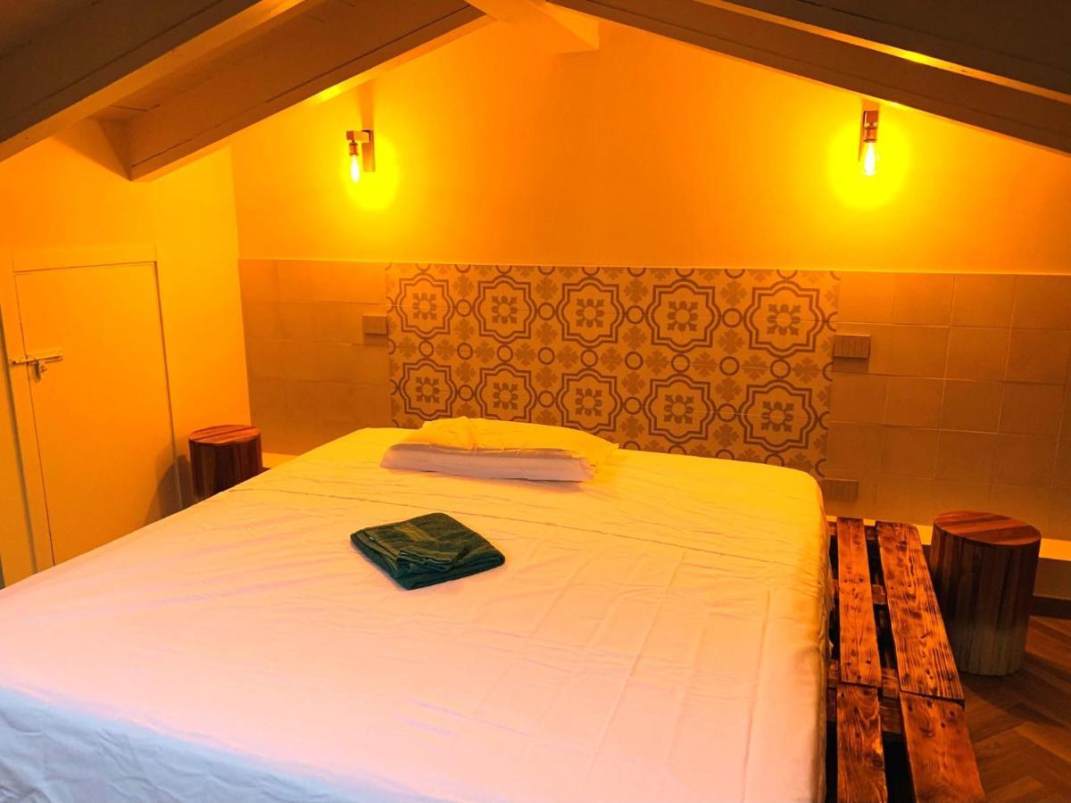 Charming Attic Apartment With Balcony & Swimming Pool Desenzano del Garda Luaran gambar