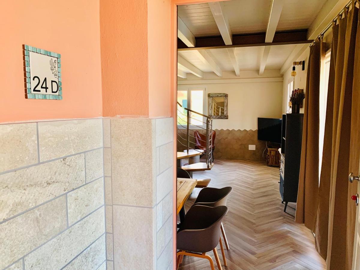 Charming Attic Apartment With Balcony & Swimming Pool Desenzano del Garda Luaran gambar
